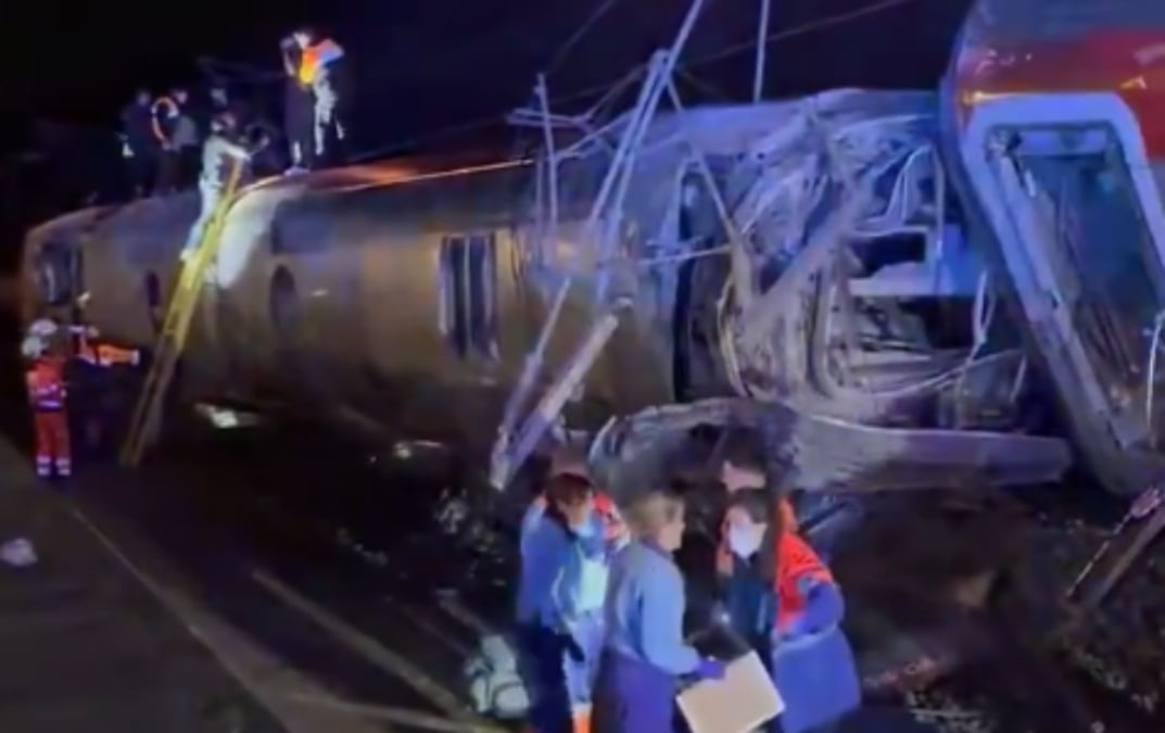 Τραγωδία: Σύγκρουση τρένων στην Ισπανία – Τουλάχιστον 24 νεκροί και δεκάδες τραυματίες ΒΙΝΤΕΟ