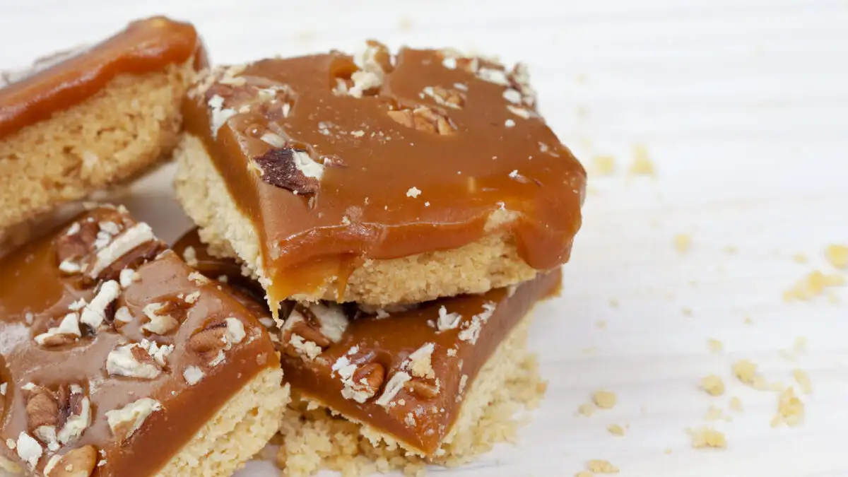Μπάρες καραμέλας βουτύρου με μπισκότο
