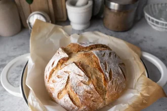 Σπιτικό προζυμένιο ψωμί: Όλα τα μυστικά της διαδικασίας
