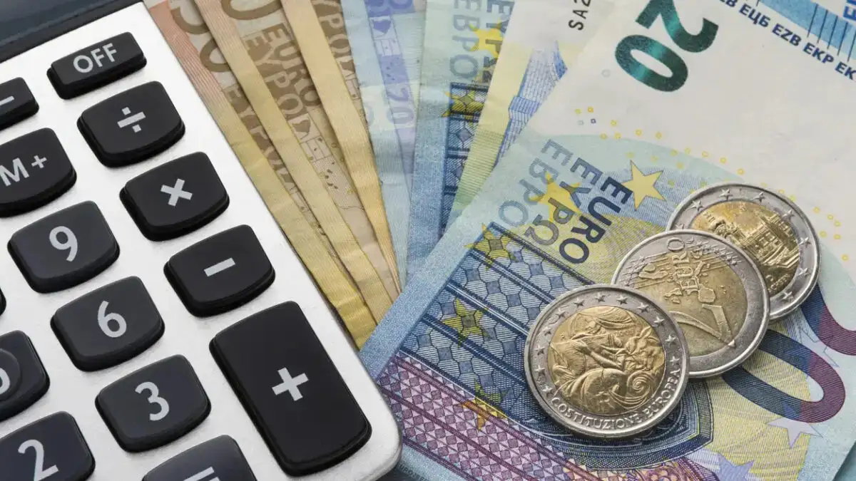 ΑΑΔΕ: Φοροδιαφυγή άνω των 300.000 ευρώ από dating coach