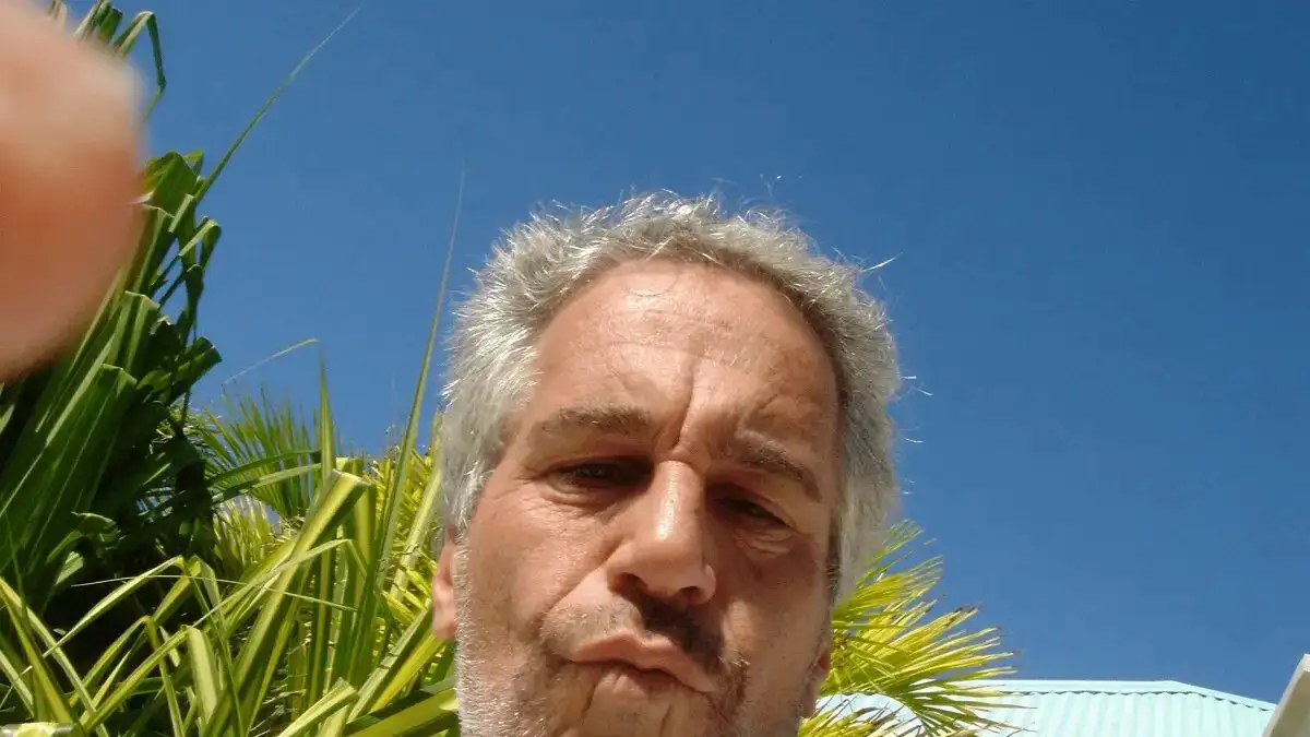 Τζέφρι Επστάιν: Νέες αποκαλύψεις «καίνε» Έλον Μασκ, πρίγκιπα Άντριου και Μπιλ Γκέιτς