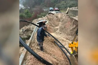 Ιωάννινα: Ανεμοστρόβιλος ισοπέδωσε πτηνοτροφική μονάδα – Ζημιές σε στρατόπεδο και δρόμους