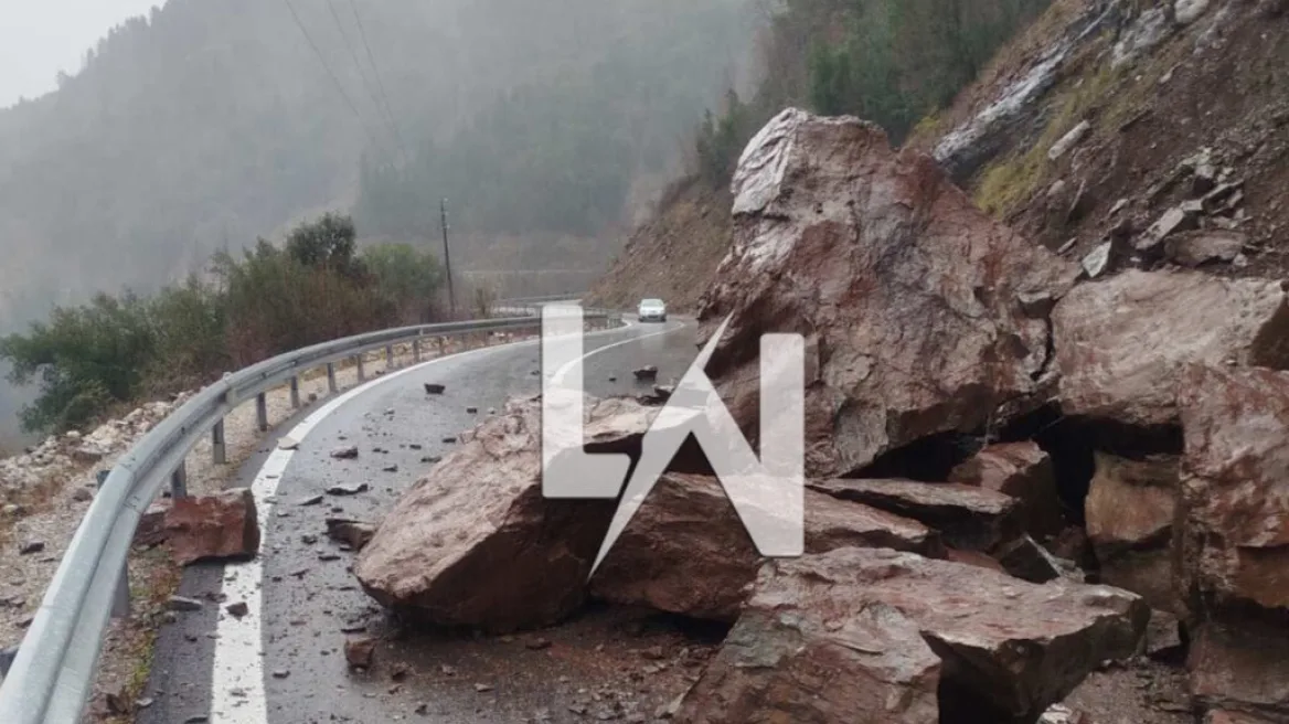 Κατολισθήσεις από την κακοκαιρία στον δήμο Αγράφων, δείτε βίντεο