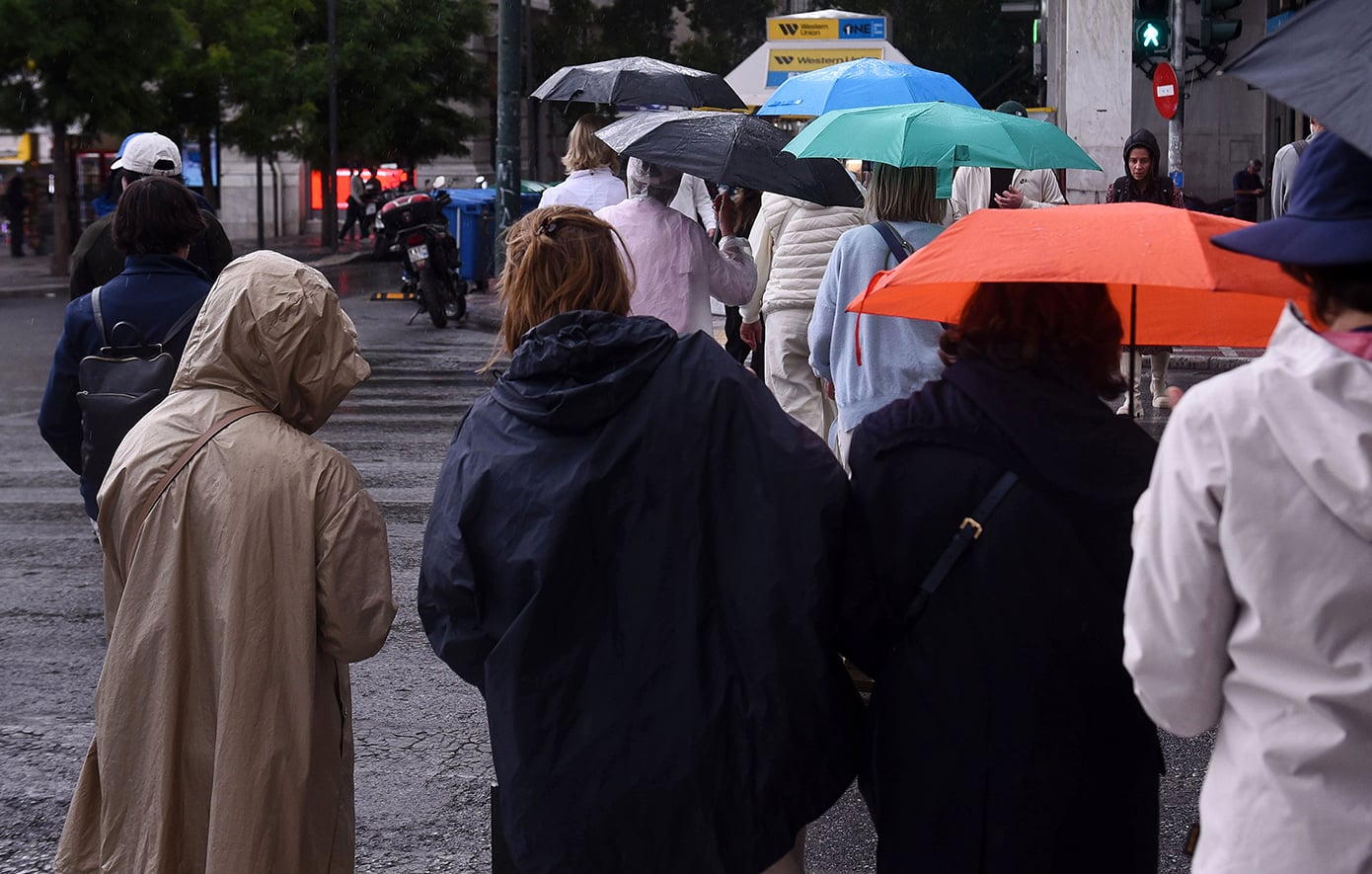 Ψυχρή εισβολή ρίχνει κατακόρυφα τον υδράργυρο - "Η κακοκαιρία έρχεται με ισχυρές βροχές, τις ισχυρότερες στη δυτική Ελλάδα"