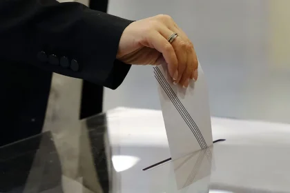 Δημοσκόπηση MRB: Η Καρυστιανού αντίπαλο δέος του Μητσοτάκη λέει το 30% - Πρωτιά ΝΔ με 16 μονάδες, η Κωνσταντοπούλου ξεπέρασε το ΠΑΣΟΚ