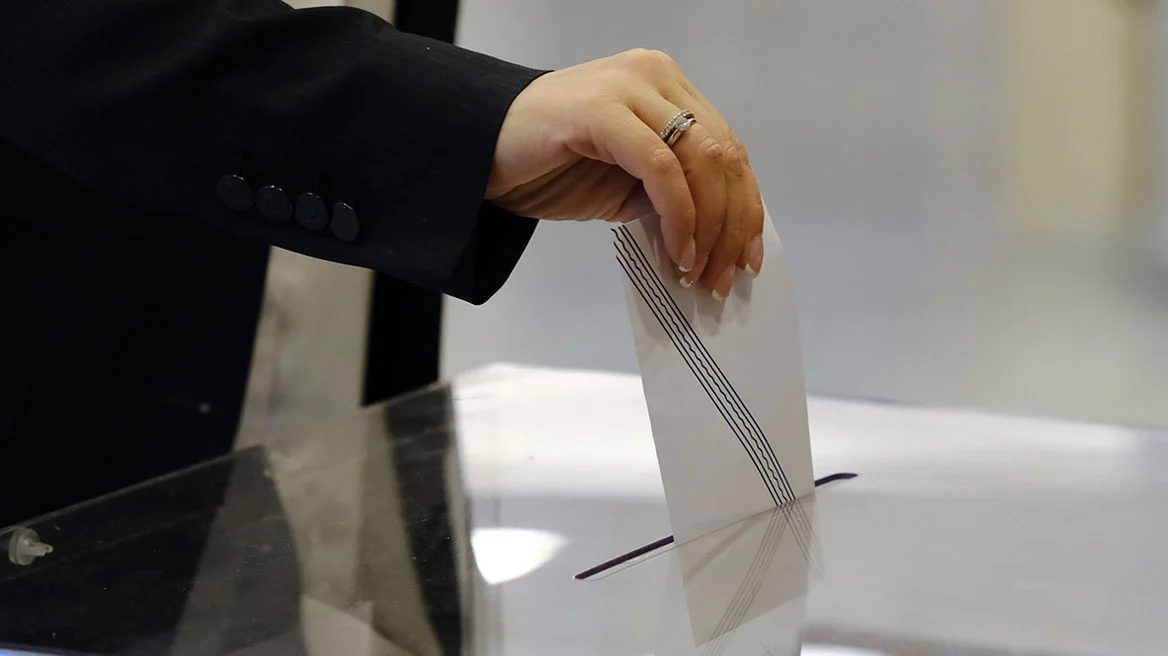 Δημοσκόπηση MRB: Η Καρυστιανού αντίπαλο δέος του Μητσοτάκη λέει το 30% - Πρωτιά ΝΔ με 16 μονάδες, η Κωνσταντοπούλου ξεπέρασε το ΠΑΣΟΚ