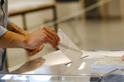 Τι προβλέπει το Σχέδιο Νόμου για την επιστολική ψήφο και την εκλογική περιφέρεια Απόδημου Ελληνισμού