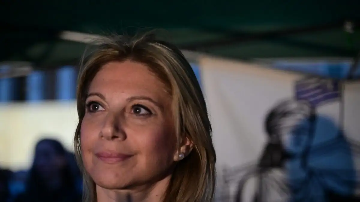 Ζητούν από την Μαρία Καρυστιανού 5.000 ευρώ για τα ταξίδια που πήγε με τον Σύλλογο των θυμάτων των Τεμπών