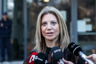 Καρυστιανού: Για πρώτη φορά κυβέρνηση και αντιπολίτευση είναι μια γροθιά απέναντι σε έναν γονέα κι ένα κίνημα πολιτών