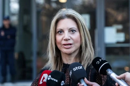 Καρυστιανού: Για πρώτη φορά κυβέρνηση και αντιπολίτευση είναι μια γροθιά απέναντι σε έναν γονέα κι ένα κίνημα πολιτών