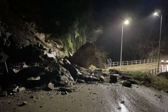 Μεγάλη κατολίσθηση βράχων στο Αγρίνιο - ΦΩΤΟ