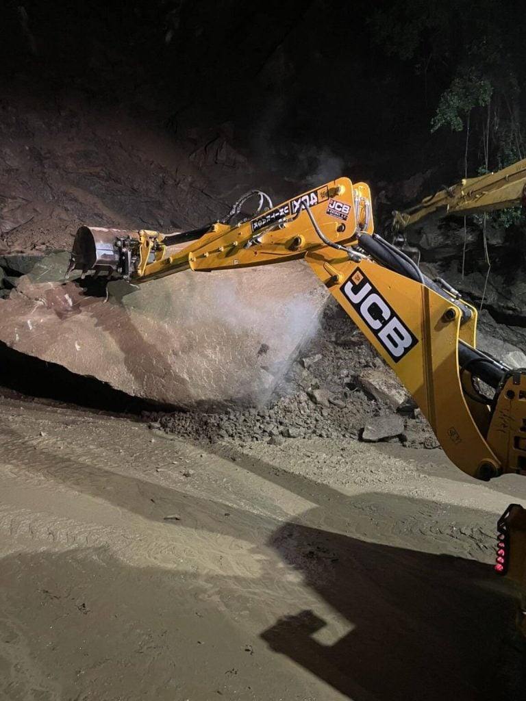 Μεγάλη κατολίσθηση βράχων στο Αγρίνιο - ΦΩΤΟ