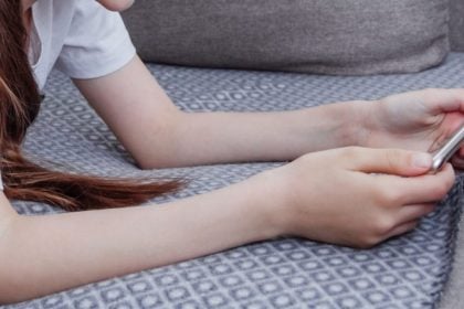 Γαλλία: Η Βουλή ενέκρινε νομοσχέδιο για την απαγόρευση των social media σε παιδιά κάτω των 15 ετών