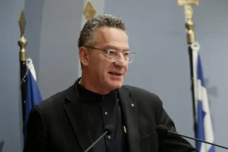 «Καρφί» Αρβανίτη για Φαραντούρη: Οι άνθρωποι δεν φαίνονται στους έρωτες, αλλά στα διαζύγια