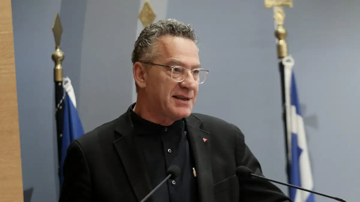 «Καρφί» Αρβανίτη για Φαραντούρη: Οι άνθρωποι δεν φαίνονται στους έρωτες, αλλά στα διαζύγια