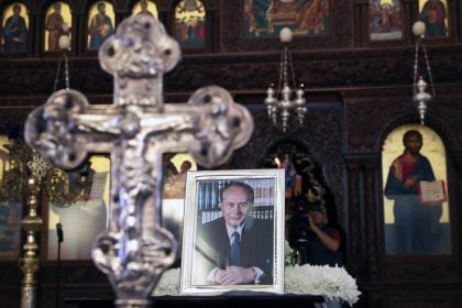 Με τιμές εν ενεργεία Προέδρου το τελευταίο «αντίο» στον Γιώργο Βασιλείου