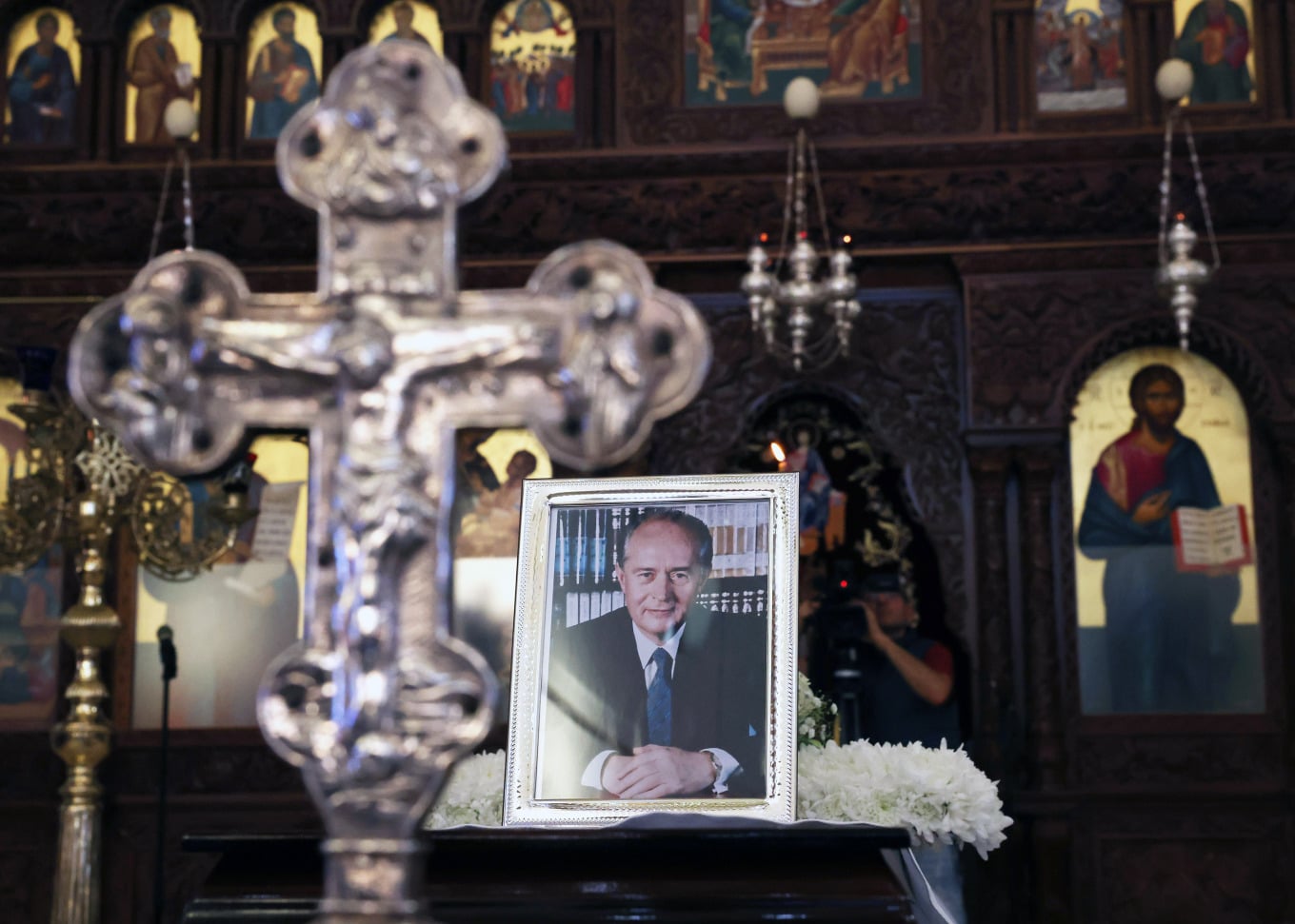 Με τιμές εν ενεργεία Προέδρου το τελευταίο «αντίο» στον Γιώργο Βασιλείου