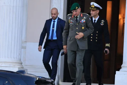 Την παράταση της θητείας των Αρχηγών των Γενικών Επιτελείων Στρατού, Ναυτικού και Αεροπορίας αποφάσισε το ΚΥΣΕΑ