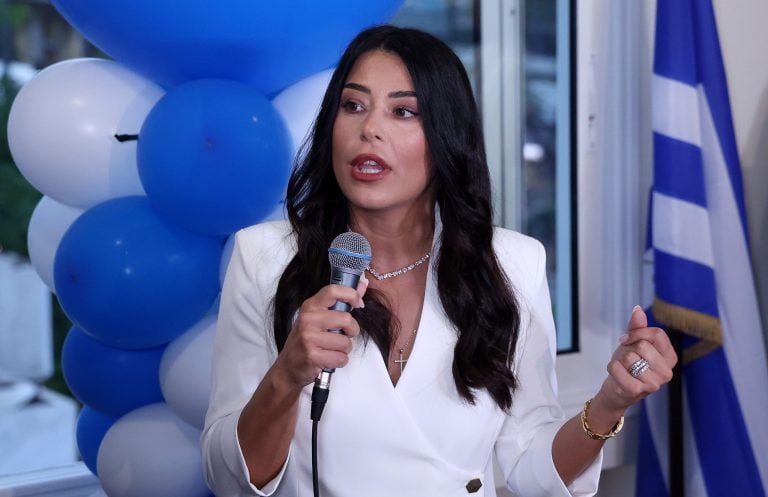 Λατινοπούλου: Δεν με αφορά το κόμμα Καρυστιανού - Περιμένω να δω το μαλλιοτράβηγμά της με Κωνσταντοπούλου, Τσίπρα και Βελόπουλο