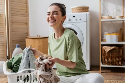 Το κόλπο στο πλυντήριο για καθαρά ρούχα, χωρίς τρίχες – Ειδικά αν έχετε κατοικίδια