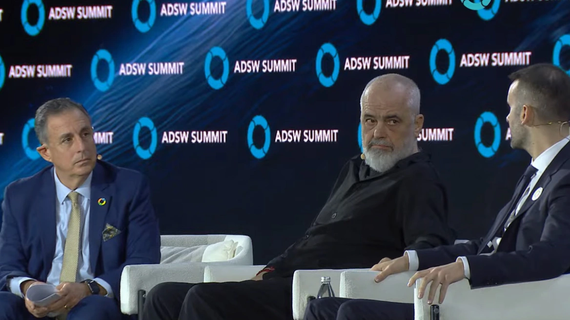 «Νομίζεις ότι είστε απόγονοι του Πλάτωνα και του Αριστοτέλη αλλά δεν είστε» - Ανιστόρητο παραλήρημα Ράμα εναντίον Έλληνα δημοσιογράφου