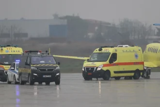 Απογειώθηκε για τη Ρουμανία το C-130 που θα μεταφέρει τις σορούς των φιλάθλων του ΠΑΟΚ - Στο νοσοκομείο Παπαγεωργίου οι δύο τραυματίες