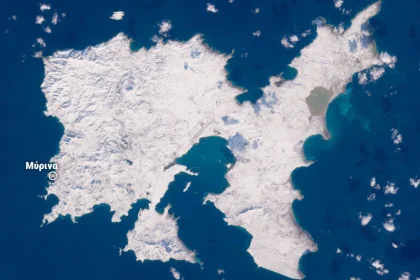 Η Λήμνος θυμίζει Αρκτικό Κύκλο: Εντυπωσιακή δορυφορική εικόνα δείχνει το νησί 100% καλυμμένο με χιόνι