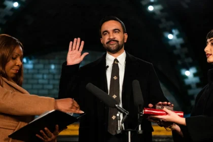 Ο Ζοχράν Μαμντάνι ορκίστηκε δήμαρχος της Νέας Υόρκης σε ιστορικό σταθμό του μετρό στο Μανχάταν