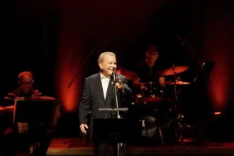 Μανώλης Μητσιάς: Τραγουδά στίχους του Νίκου Γκάτσου στο Μέγαρο Μουσικής Αθηνών