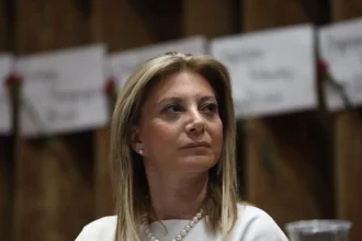 Μαρία Καρυστιανού: «Κουρελόχαρτο το Σύνταγμα, καταργήστε το Αρθρο 86» – Η συμφωνία ΕΕ-Mercosur και ο Νίκος Δένδιας