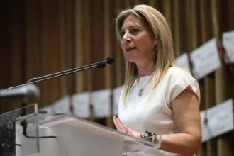 ΚΚΕ και Βελόπουλος κατά Καρυστιανού, μιλούν για «παμπάλαιες εκφράσεις» και «σωτήρες του τίποτα»