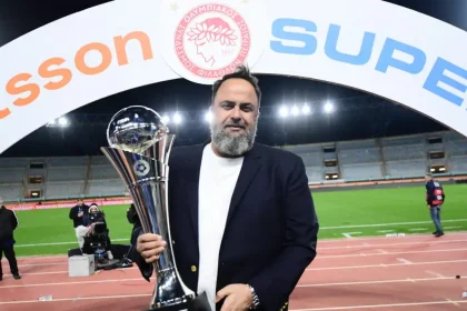 Ο Βαγγέλης Μαρινάκης έγινε ο πιο πετυχημένος πρόεδρος στο ελληνικό ποδόσφαιρο μετά την κατάκτηση του Super Cup με τον Ολυμπιακό