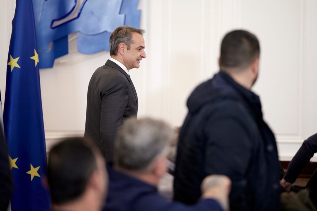 Μητσοτάκης: Δεν έχω την απαίτηση να συμφωνήσουμε σε όλα, αλλά να μπει τέλος σε μία περίοδο έντασης - Σε εξέλιξη η συνάντηση με τους αγρότες