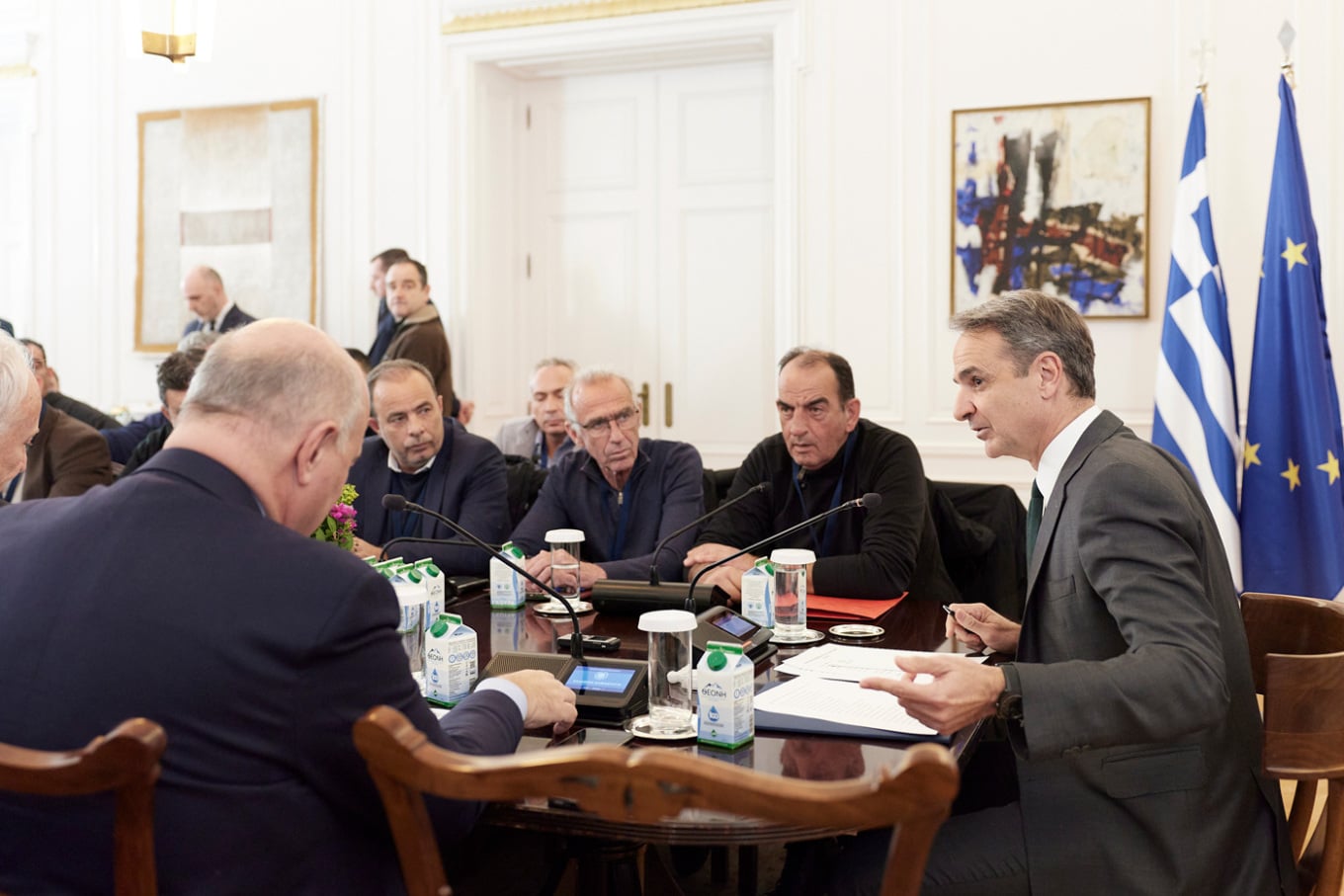 Μητσοτάκης: Δεν έχω την απαίτηση να συμφωνήσουμε σε όλα, αλλά να μπει τέλος σε μία περίοδο έντασης - Σε εξέλιξη η συνάντηση με τους αγρότες