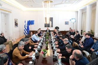 Στη 1 το μεσημέρι της Δευτέρας η συνάντηση Μητσοτάκη – αγροτών στο Μαξίμου