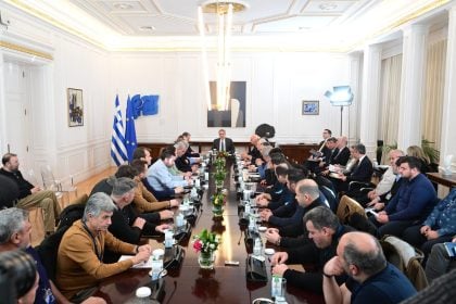 Στη 1 το μεσημέρι της Δευτέρας η συνάντηση Μητσοτάκη – αγροτών στο Μαξίμου