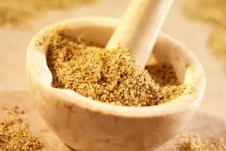 Λεμόνι: Πώς τις μετατρέπουμε οι φλούδες σε zero waste μπαχαρικό