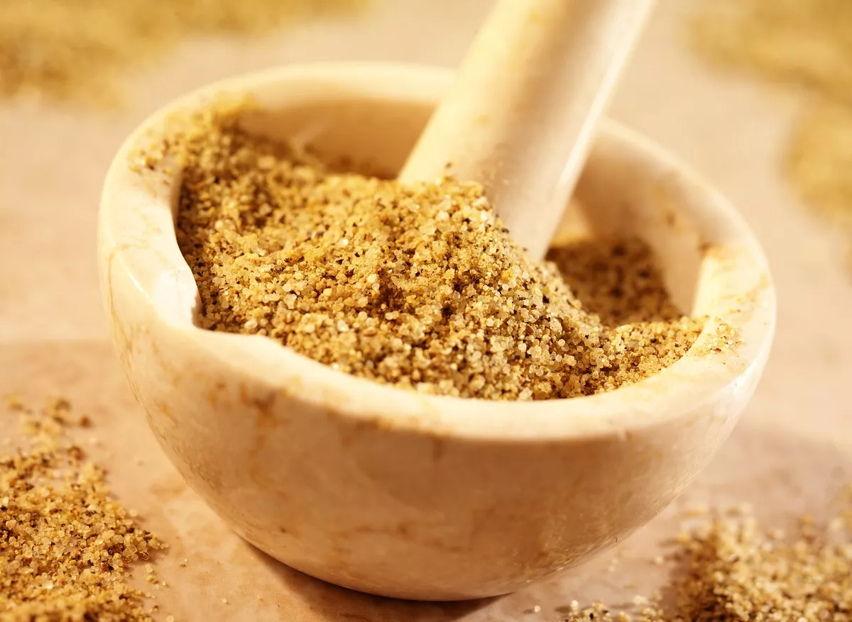 Λεμόνι: Πώς τις μετατρέπουμε οι φλούδες σε zero waste μπαχαρικό