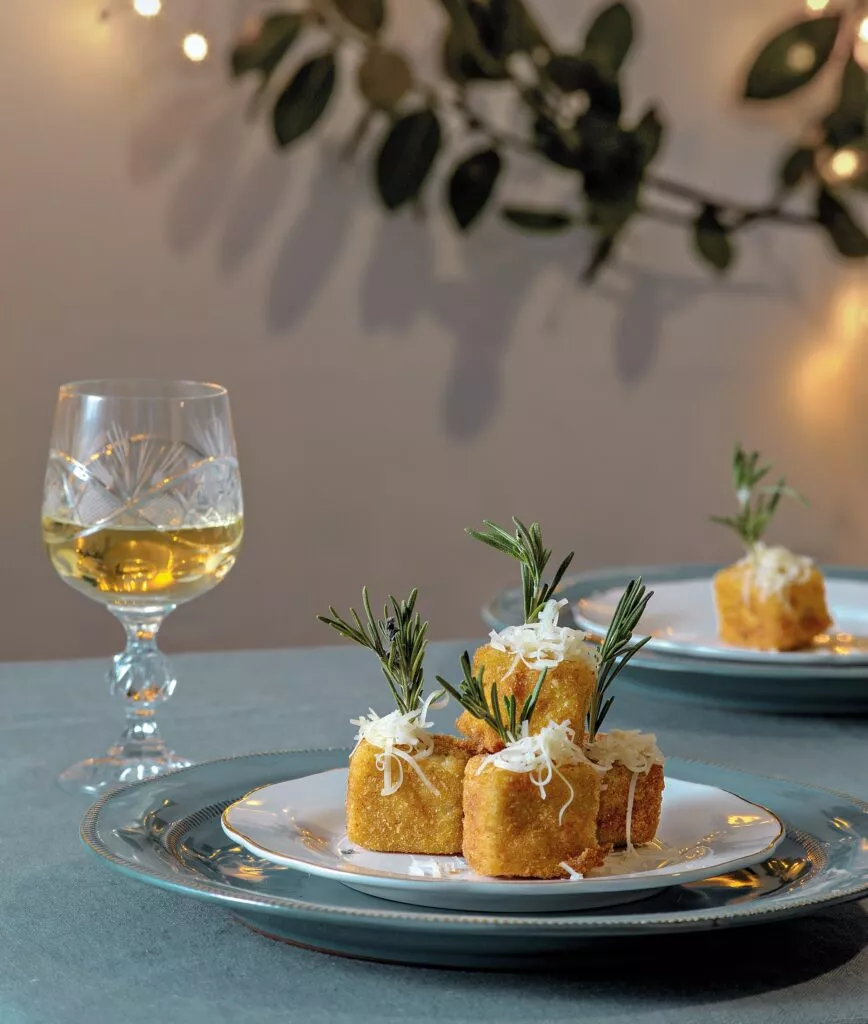 Μπουκιές τραχανά με Μετσοβόνε και δεντρολίβανο