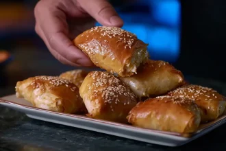 Μπουρεκάκια τυριού με σουσάμι