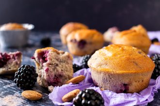 Σπιτικά μάφινς με βατόμουρα