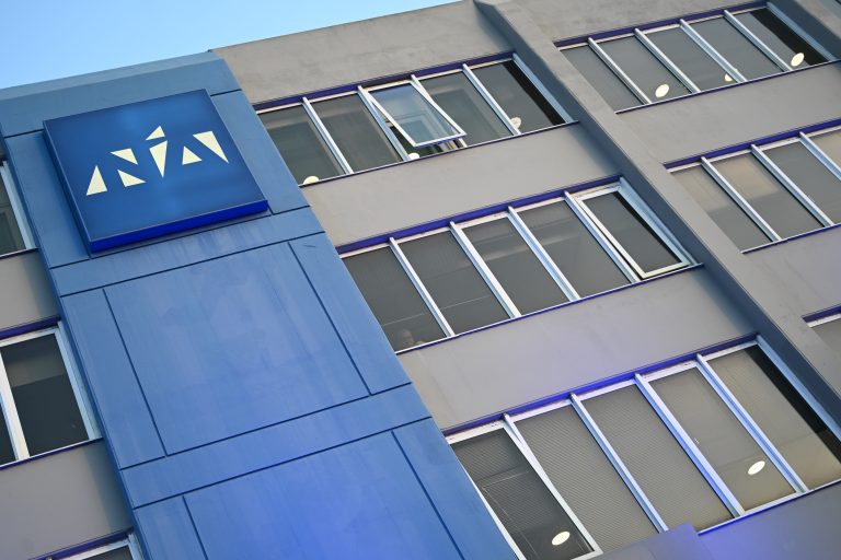 ΝΔ για επίθεση στα γραφεία της στην Πεύκη: Δεν εκφοβιζόμαστε από θρασύδειλους τραμπούκους