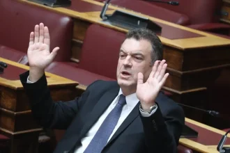 Ποιος βουλευτής υπερασπίζεται τη Μαρία Καρυστιανού για τις αμβλώσεις