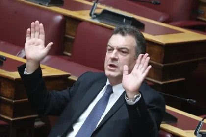 Ποιος βουλευτής υπερασπίζεται τη Μαρία Καρυστιανού για τις αμβλώσεις