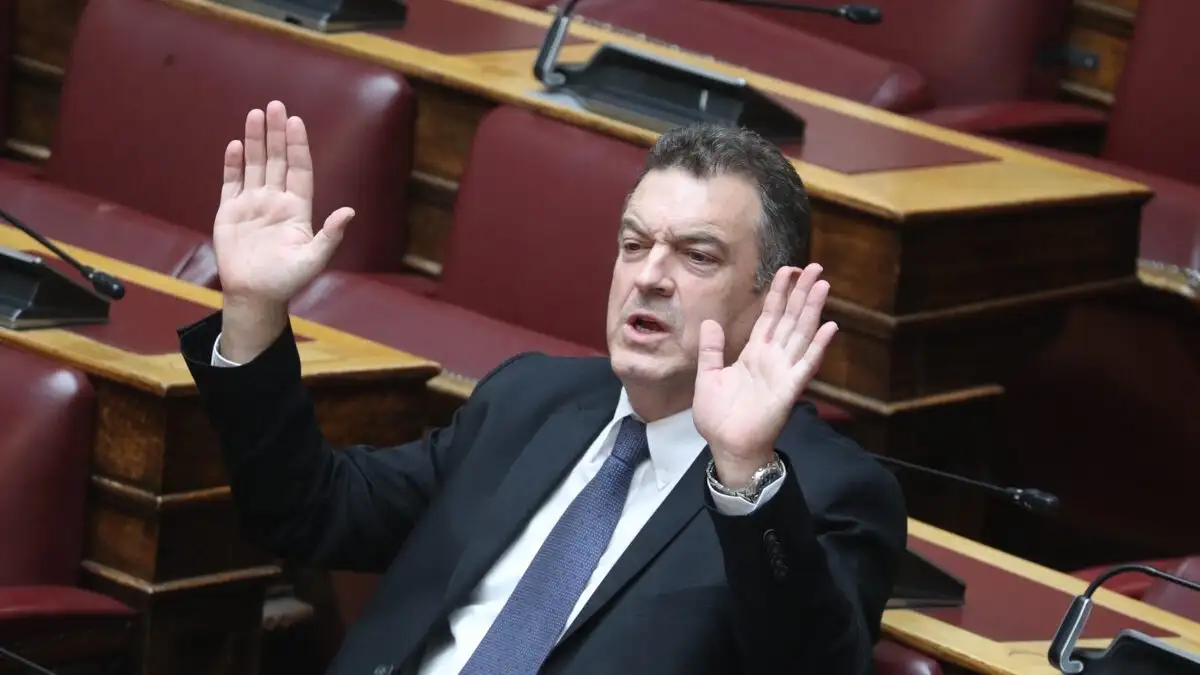 Ποιος βουλευτής υπερασπίζεται τη Μαρία Καρυστιανού για τις αμβλώσεις