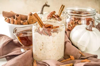 Overnight oats με γεύση cinnamon roll – Για όσους θέλουν ένα γλυκό και θρεπτικό πρωινό