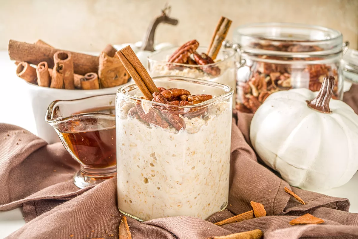 Overnight oats με γεύση cinnamon roll – Για όσους θέλουν ένα γλυκό και θρεπτικό πρωινό