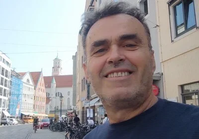 Αριστερό μου Χέρι - Ιστορίες οικογενειακής αντοχής