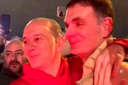 Ολυμπιακός: Το «ερυθρόλευκο» πάρτι στον Πειραιά μετά τη νέα νίκη επί του Παναθηναϊκού (ΒΙΝΤΕΟ)