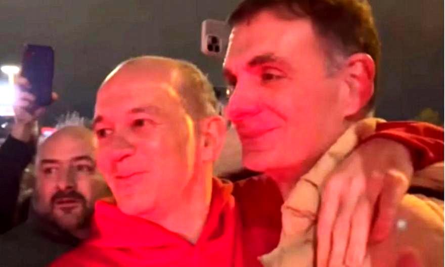 Ολυμπιακός: Το «ερυθρόλευκο» πάρτι στον Πειραιά μετά τη νέα νίκη επί του Παναθηναϊκού (ΒΙΝΤΕΟ)